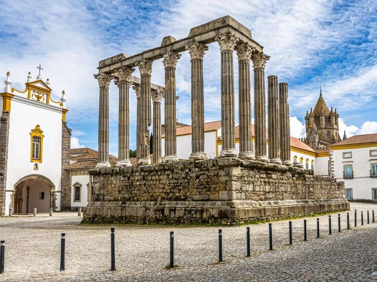 Historic streets of Évora